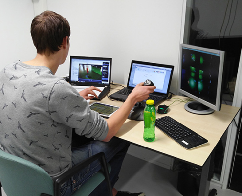 WoZ setup: controlling the robot with a joystick using camera view